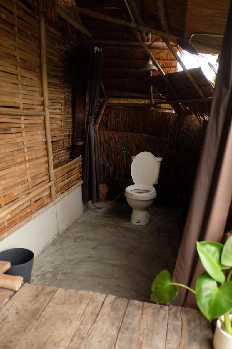 Hotel Royal Mountain Hut Ratchaburi Habitación foto
